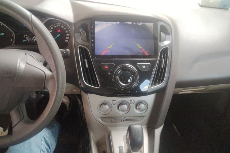 福特 福克斯 2012款 三厢 1.6L 自动舒适型局部细节16