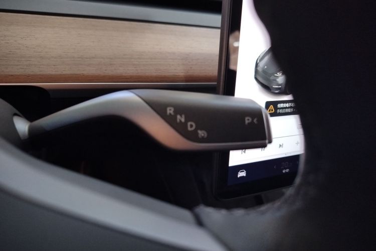 特斯拉 Model Y 2021款 长续航全轮驱动版中控内饰18