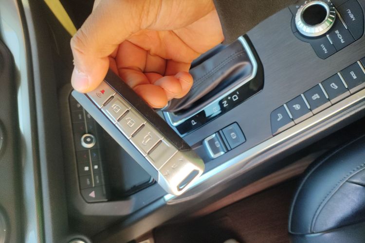 魏牌 VV5 2017款 2.0T 旗舰型中控内饰11