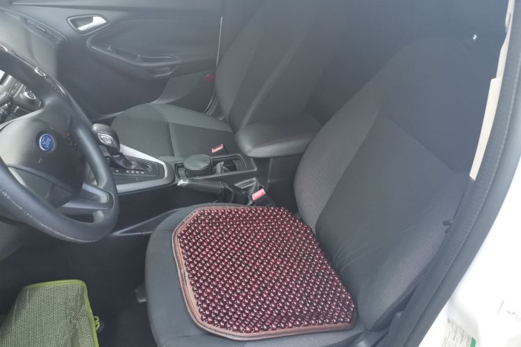 福特 福克斯 2015款 两厢 1.6L 自动舒适型局部细节19