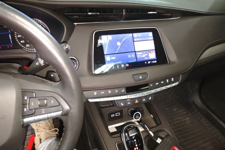 凯迪拉克XT4 2023款 28T 两驱豪华型中控内饰16