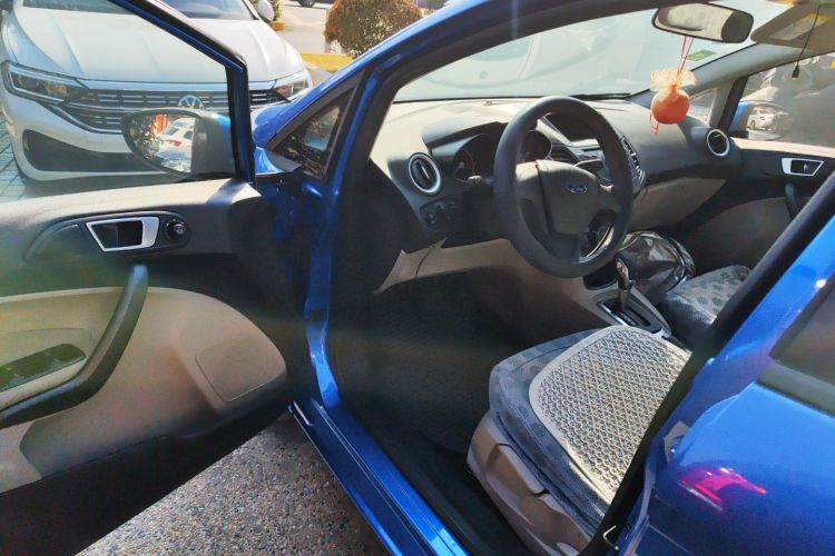 福特 嘉年华 2013款 三厢 1.5L 自动时尚型中控内饰20