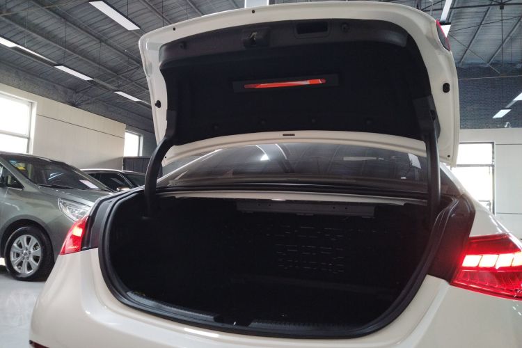 奔驰C级 2022款 C 260 L 皓夜运动版机舱底盘23