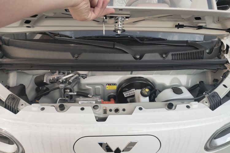 五菱汽车 宏光MINIEV 2024款 第三代 215km 青春版机舱底盘24