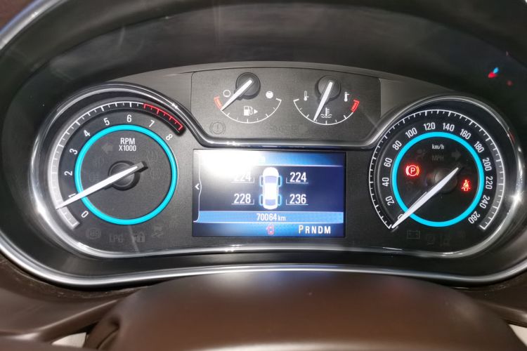 别克 君威 2015款 2.0L 精英时尚型中控内饰14