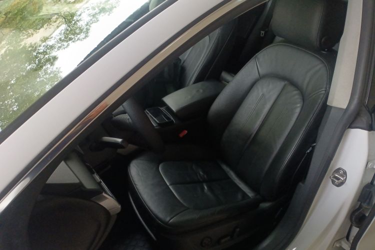 奥迪A7 2013款 35 FSI quattro进取型中控内饰19