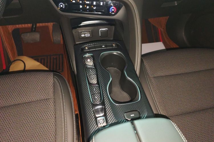 别克 2022款 昂科威S 552T 两驱精英型中控内饰18