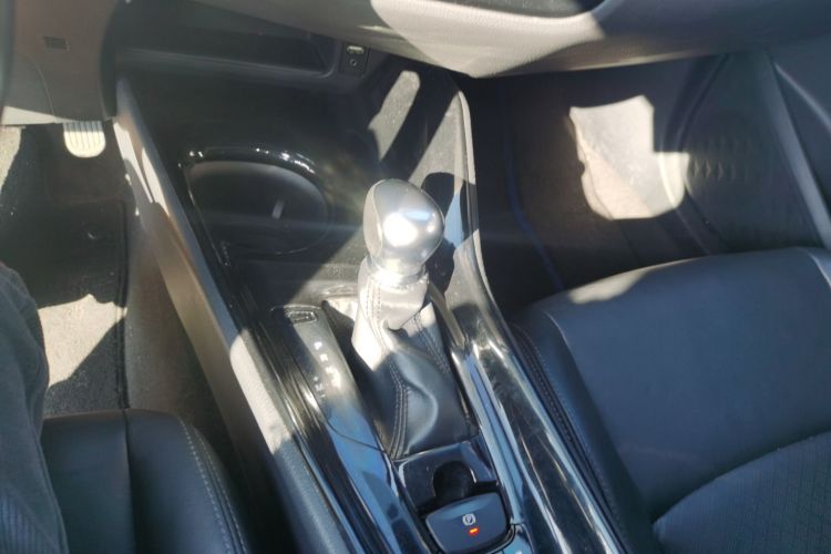 丰田C-HR 2018款 2.0L 旗舰版 国V中控内饰18