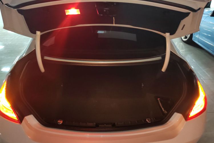 宝马6系 2013款 改款 640i Gran Coupe机舱底盘23