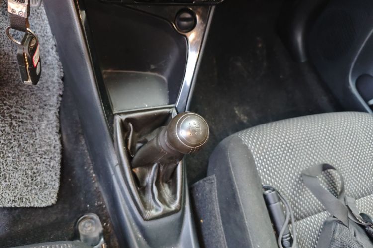 丰田 威驰 2014款 1.3L 手动超值版中控内饰18