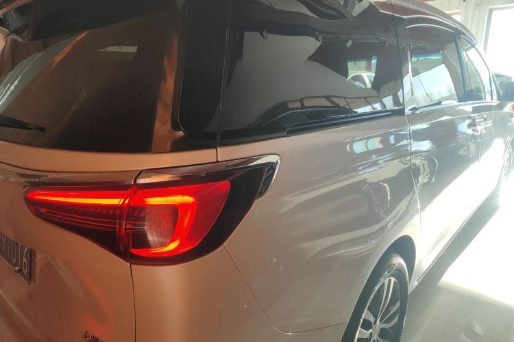 别克GL8 2021款 ES陆尊 653T 尊享型车身外观7