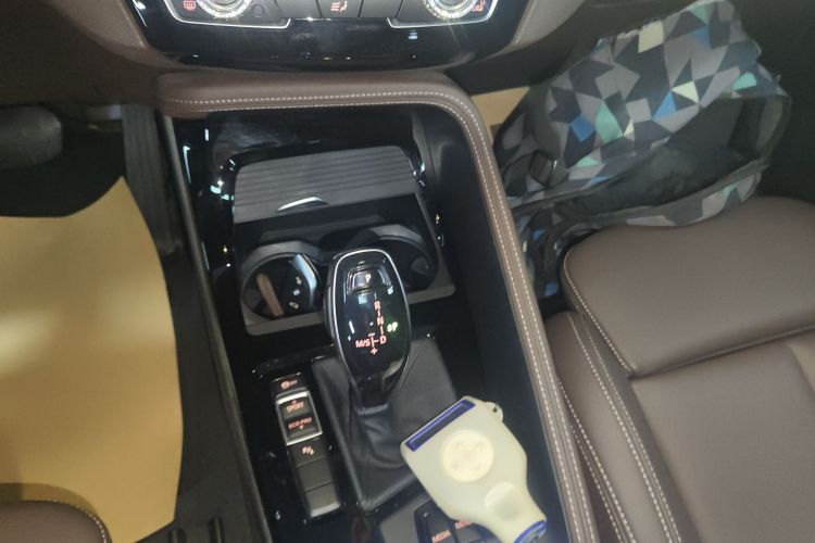 宝马X2 2020款 sDrive25i 领先型M运动套装中控内饰18