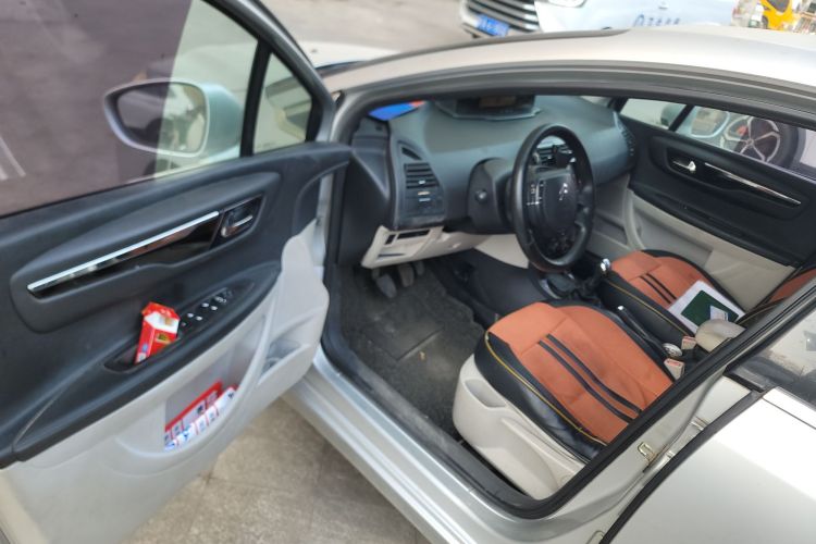 雪铁龙 世嘉 2013款 三厢 1.6L 手动品尚型中控内饰20