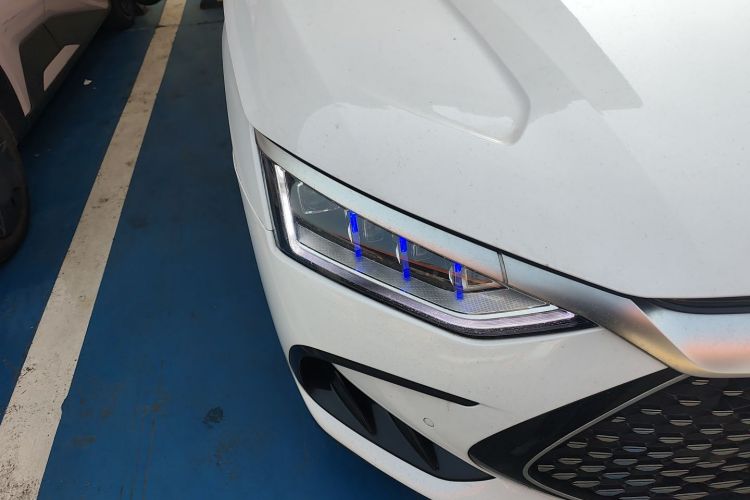 比亚迪 汉 2023款 DM-i 冠军版 121KM 尊荣型车身外观8