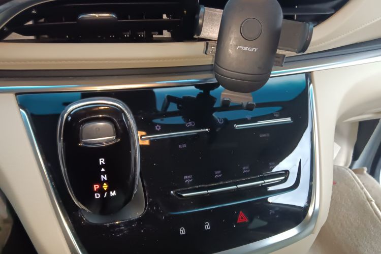 别克GL8 2023款 改款 陆上公务舱 豪华型中控内饰16