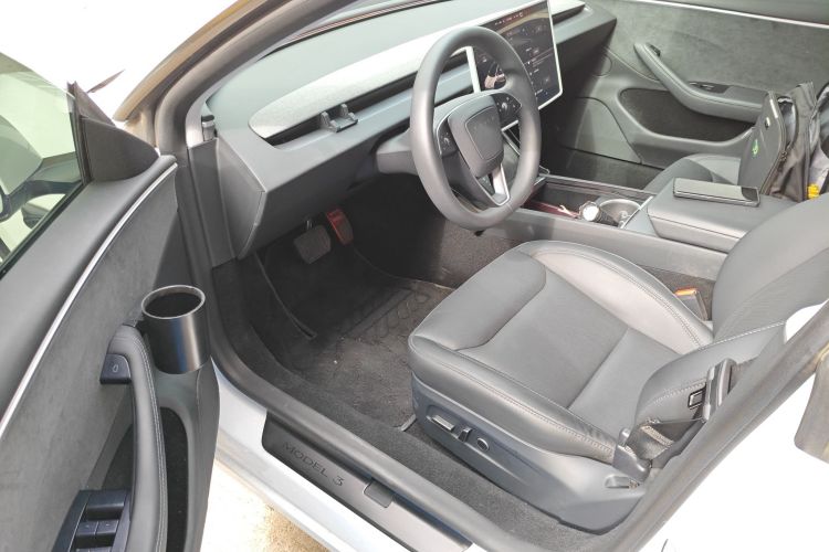 特斯拉 Model 3 2023款 长续航全轮驱动版中控内饰7003