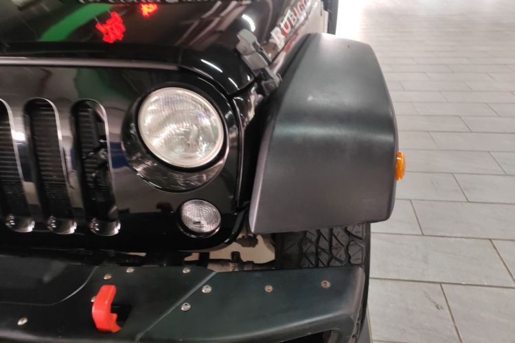 Jeep 牧马人 2015款 3.6L Rubicon 四门舒享版局部细节36