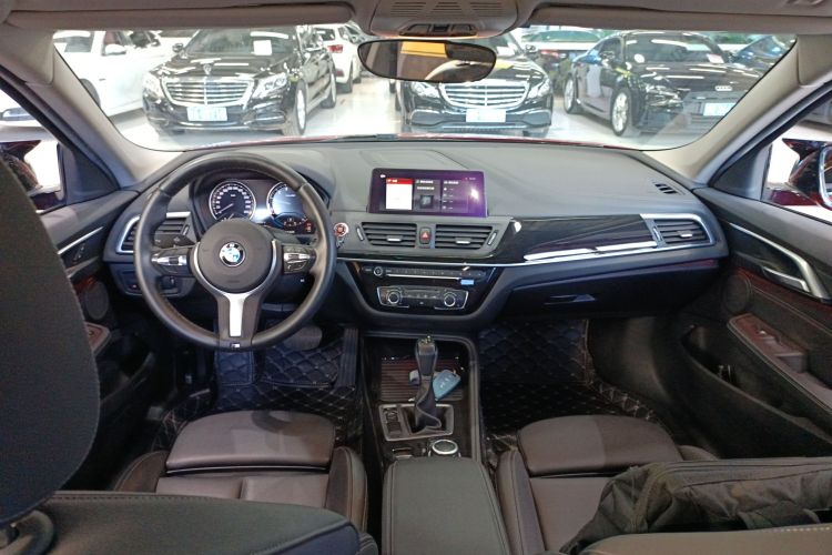 宝马1系 2019款 118i M运动套装中控内饰12