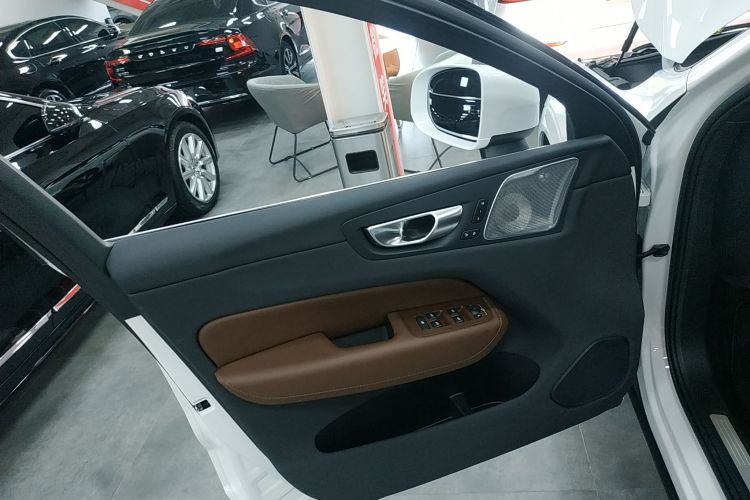 沃尔沃XC60新能源 2024款 T8 插电混动 长续航四驱智雅豪华版中控内饰7007