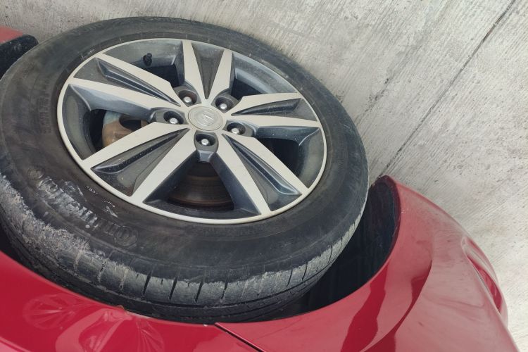 长安 逸动 2016款 1.6L 自动风尚型车身外观35