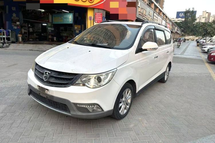 宝骏730 2014款 1.5L 手动舒适ESP版 7座车身外观1