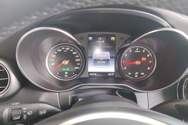 奔驰GLC 2018款 改款 GLC 260 4MATIC 动感型中控内饰14