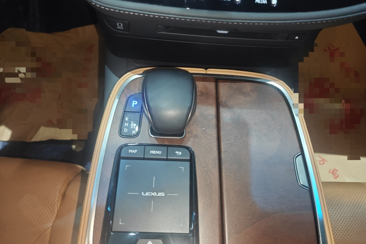 雷克萨斯LS 2021款 500h 卓越版局部细节18