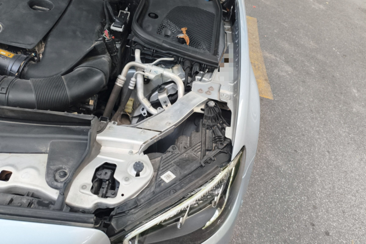 奔驰E级 2021款 改款 E 300 L 运动时尚型局部细节9007