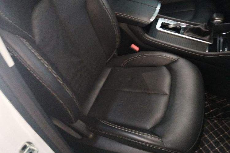 荣威RX8 2019款 30T 两驱超群旗舰版局部细节41