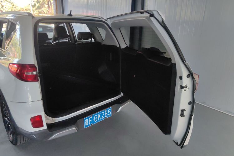 凯翼X3 2019款 1.5L 手动智耀版机舱底盘23