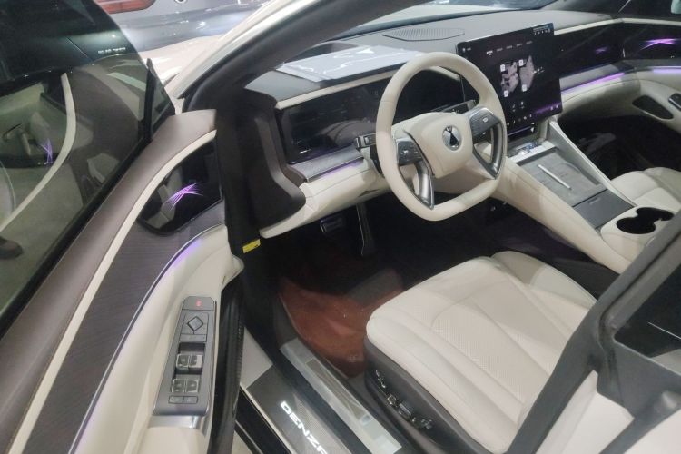 腾势Z9 2024款 1100km 四驱Max版中控内饰20