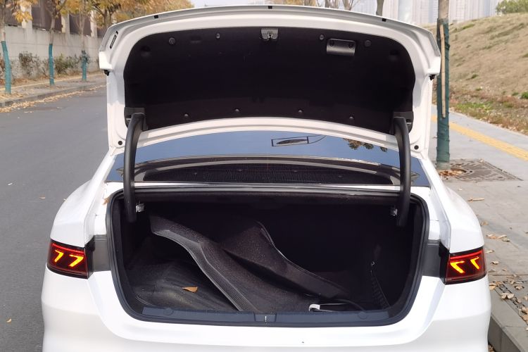 比亚迪 秦PLUS 2023款 冠军版 DM-i 55KM领先型机舱底盘23