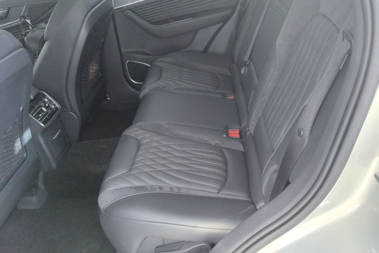 红旗HS5 2023款 2.0T 四驱旗享Pro版中控内饰21