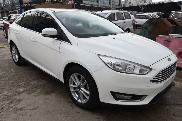 福特 福克斯 2018款 三厢经典 EcoBoost 180 自动精英型车身外观6002