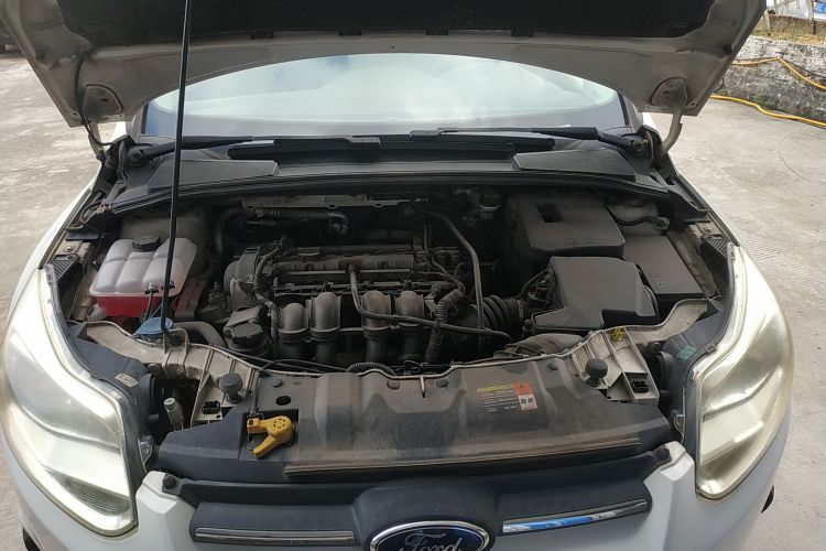 福特 福克斯 2012款 三厢 1.6L 自动舒适型机舱底盘24