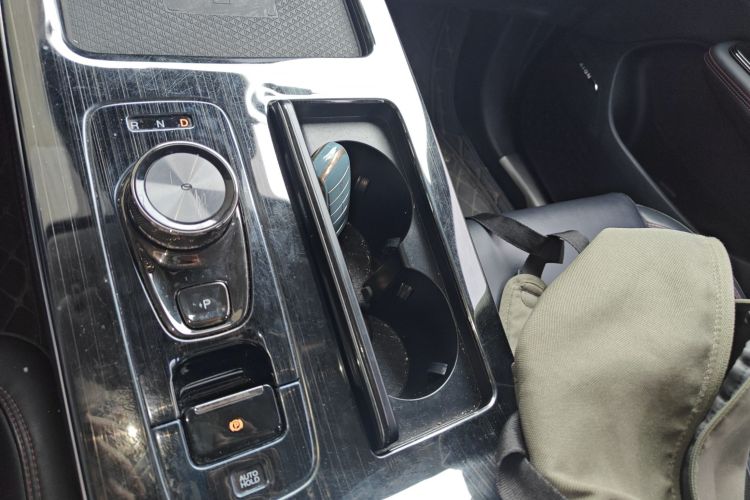 埃安 AION V 2021款 Plus 80 智享科技版 三元锂局部细节18