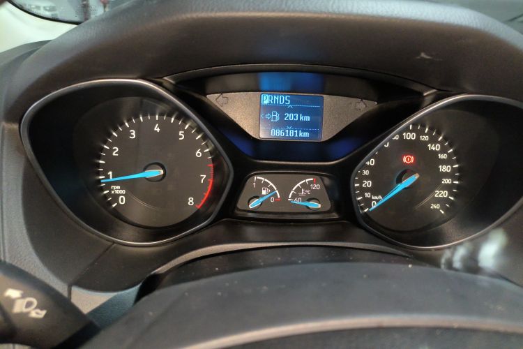 福特 福克斯 2015款 三厢 1.6L 自动风尚型中控内饰14