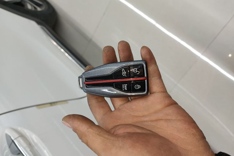 红旗HS5 2022款 2.0T 智联旗享版中控内饰11