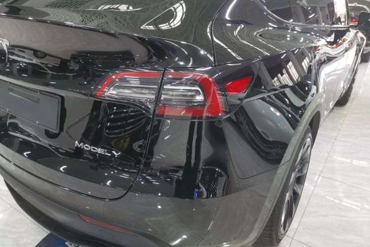 特斯拉 Model Y 2022款 改款 后轮驱动版车身外观9