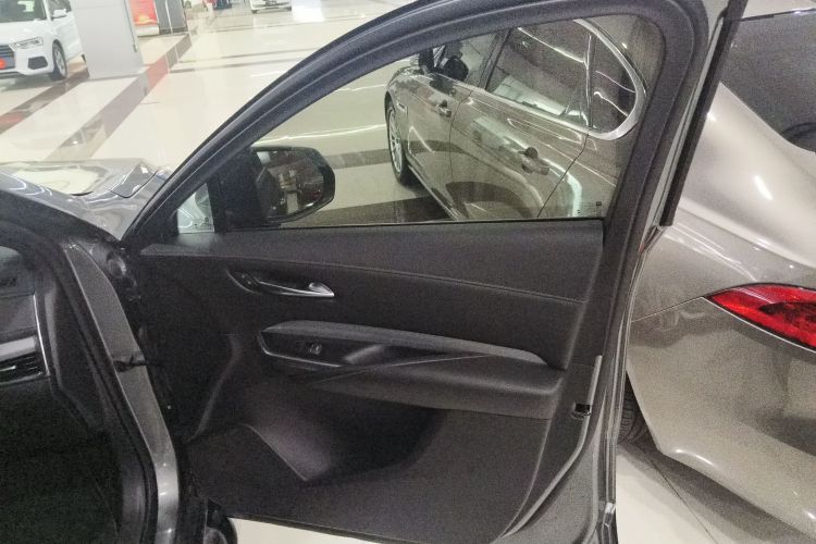 凯迪拉克XT4 2018款 28T 两驱领先型中控内饰7005