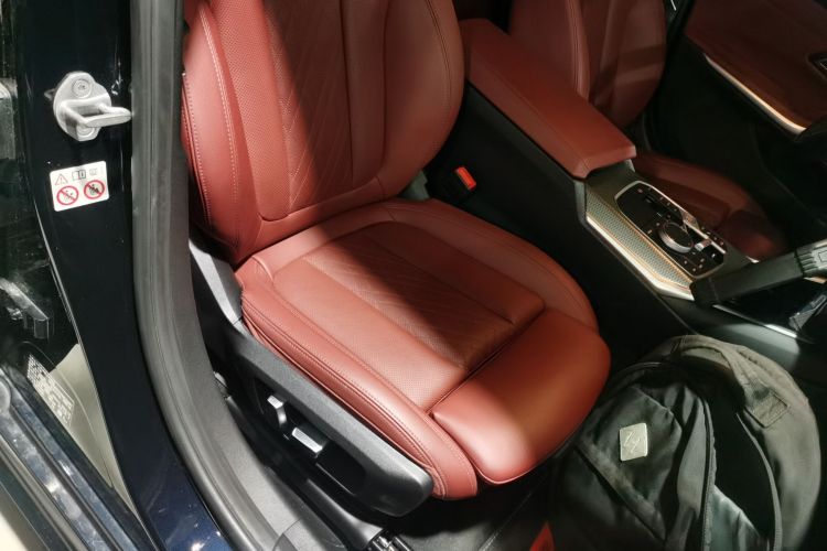 宝马3系 2023款 330i M运动曜夜套装局部细节41