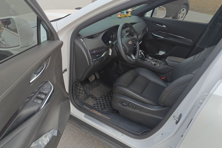 凯迪拉克XT4 2021款 28T 两驱技术型中控内饰20