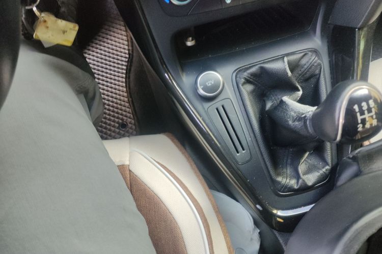 福特 福克斯 2017款 三厢 1.6L 手动风尚型智行版中控内饰18