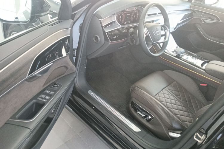 奥迪A8 2024款 A8L 55 TFSI quattro 旗舰型中控内饰7003