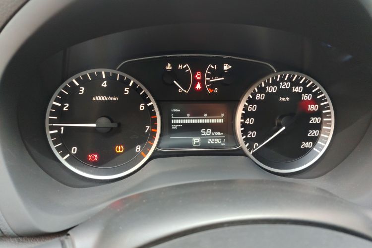 日产 轩逸 2019款 经典 1.6XE CVT舒适版中控内饰14