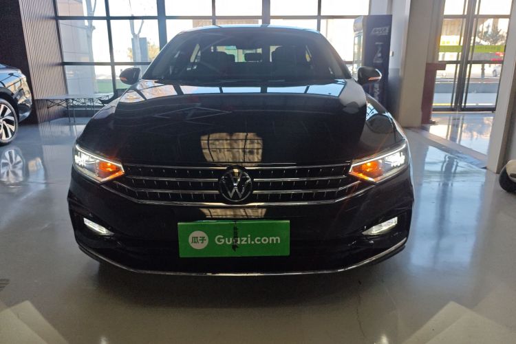 大众 迈腾 2023款 200万辆纪念版 330TSI DSG豪华型车身外观2