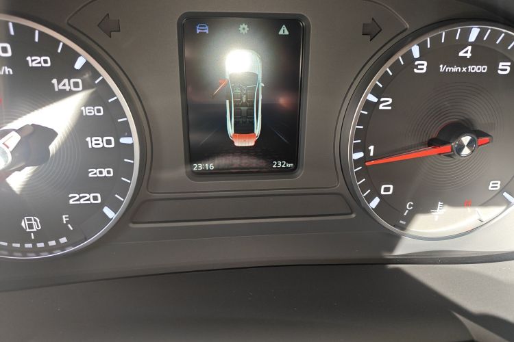 名爵 MG5 2023款 180DVVT 手动风尚版中控内饰15