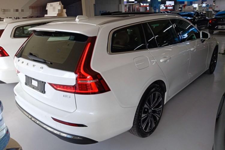 沃尔沃V60 2024款 B5 智远豪华版车身外观7
