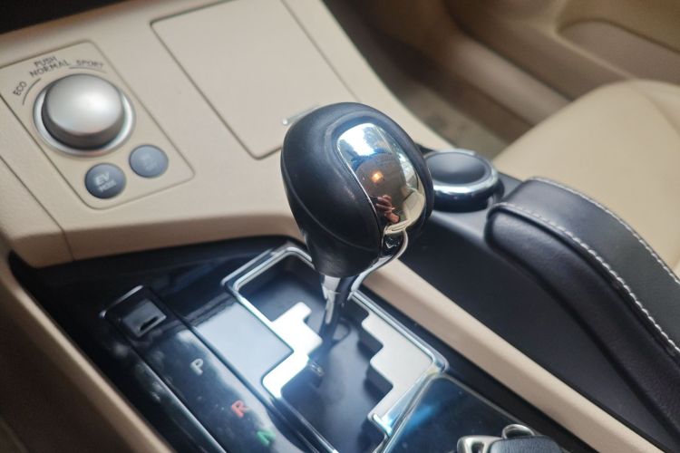 雷克萨斯ES 2013款 300h 精英版局部细节18