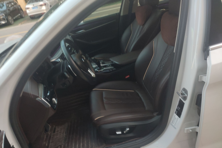 宝马5系 2020款 530Li 领先型 豪华套装中控内饰19